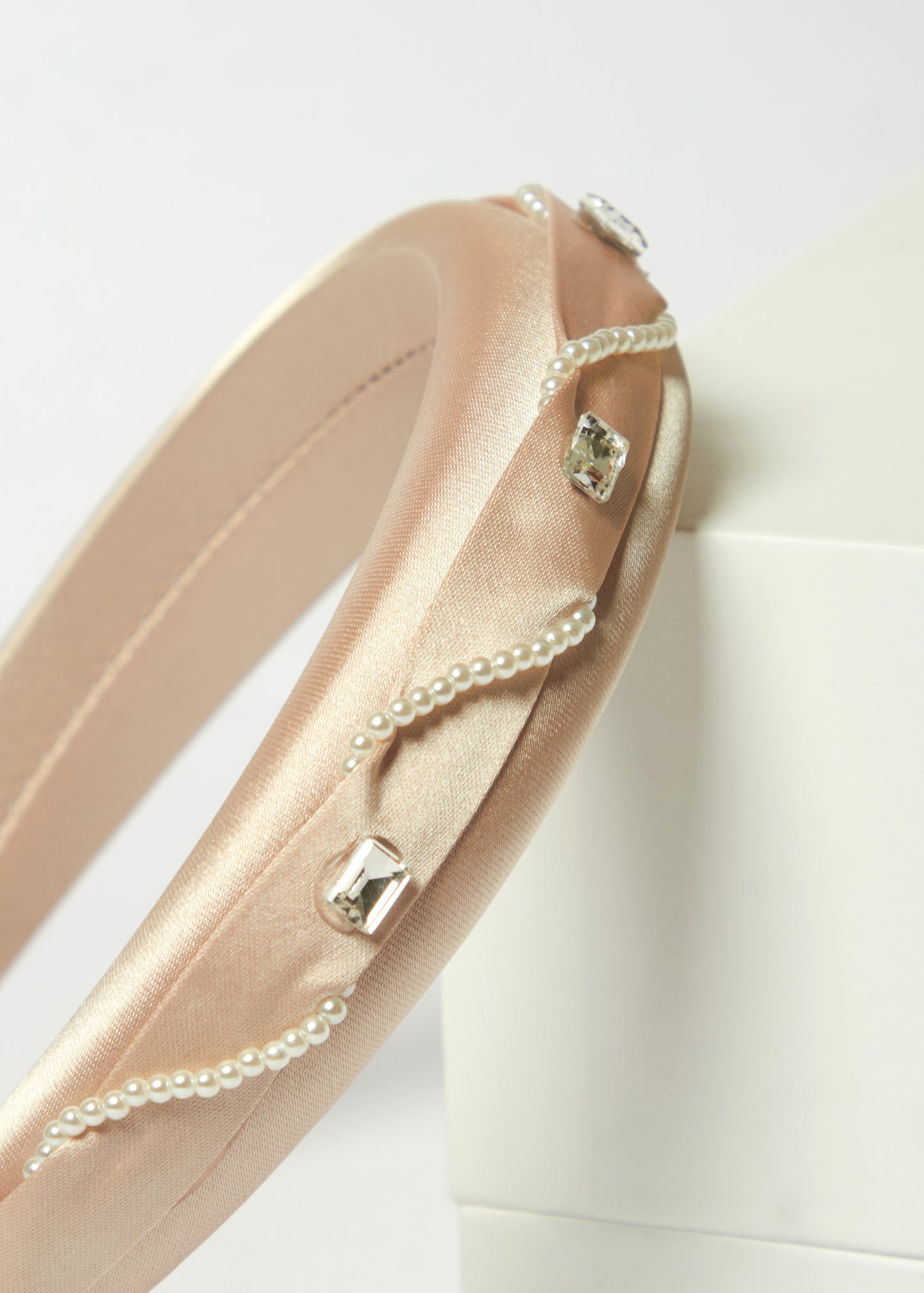 PEARL STRING HEADBAND