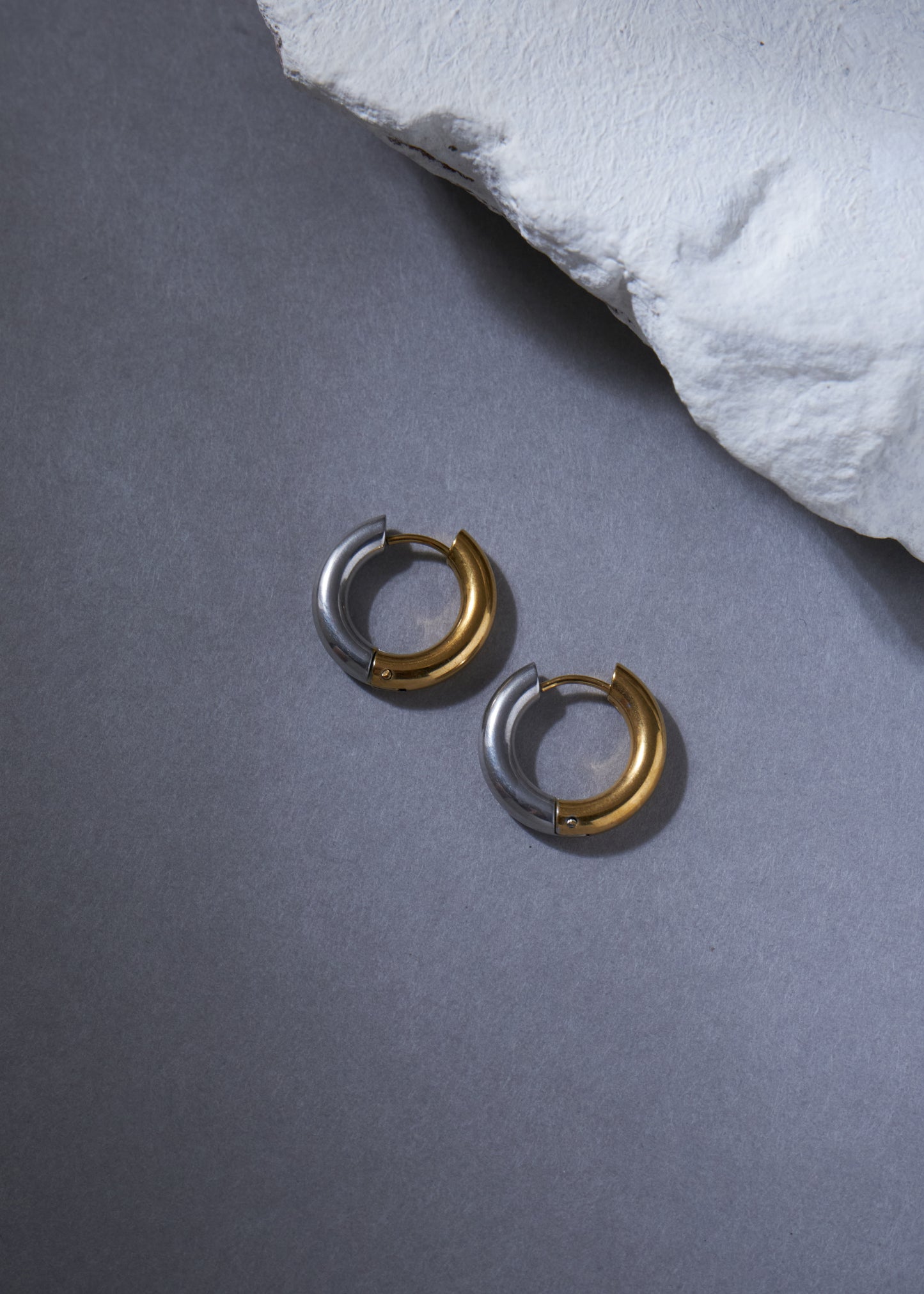 Two-tone everyday hoop