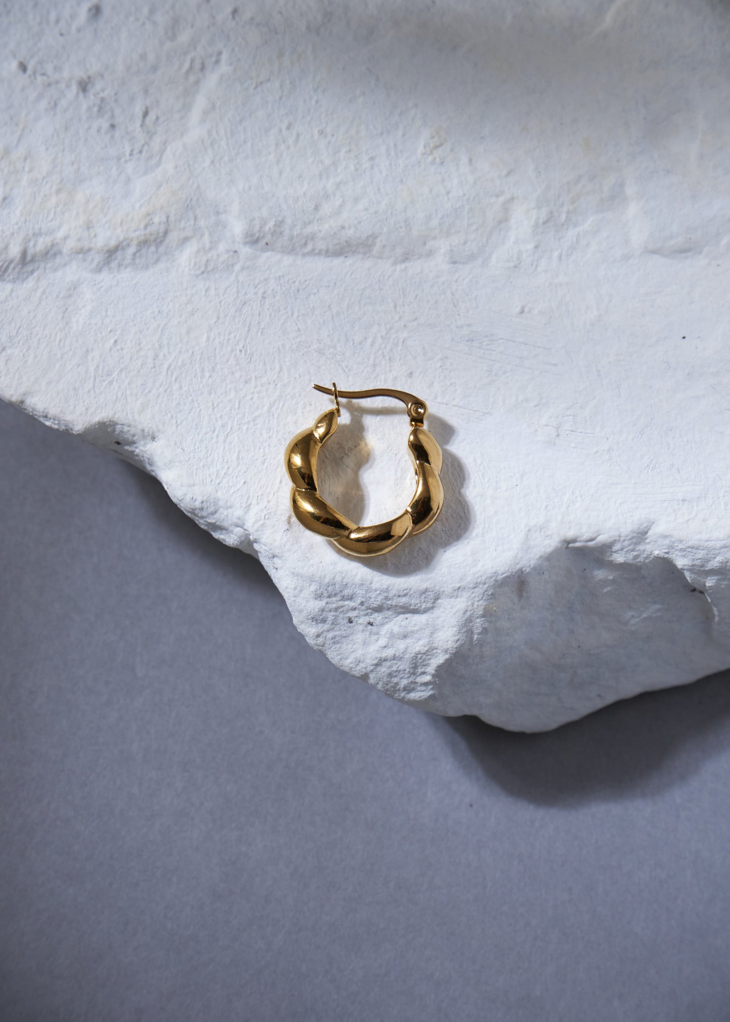Elaine Twisted Hoop