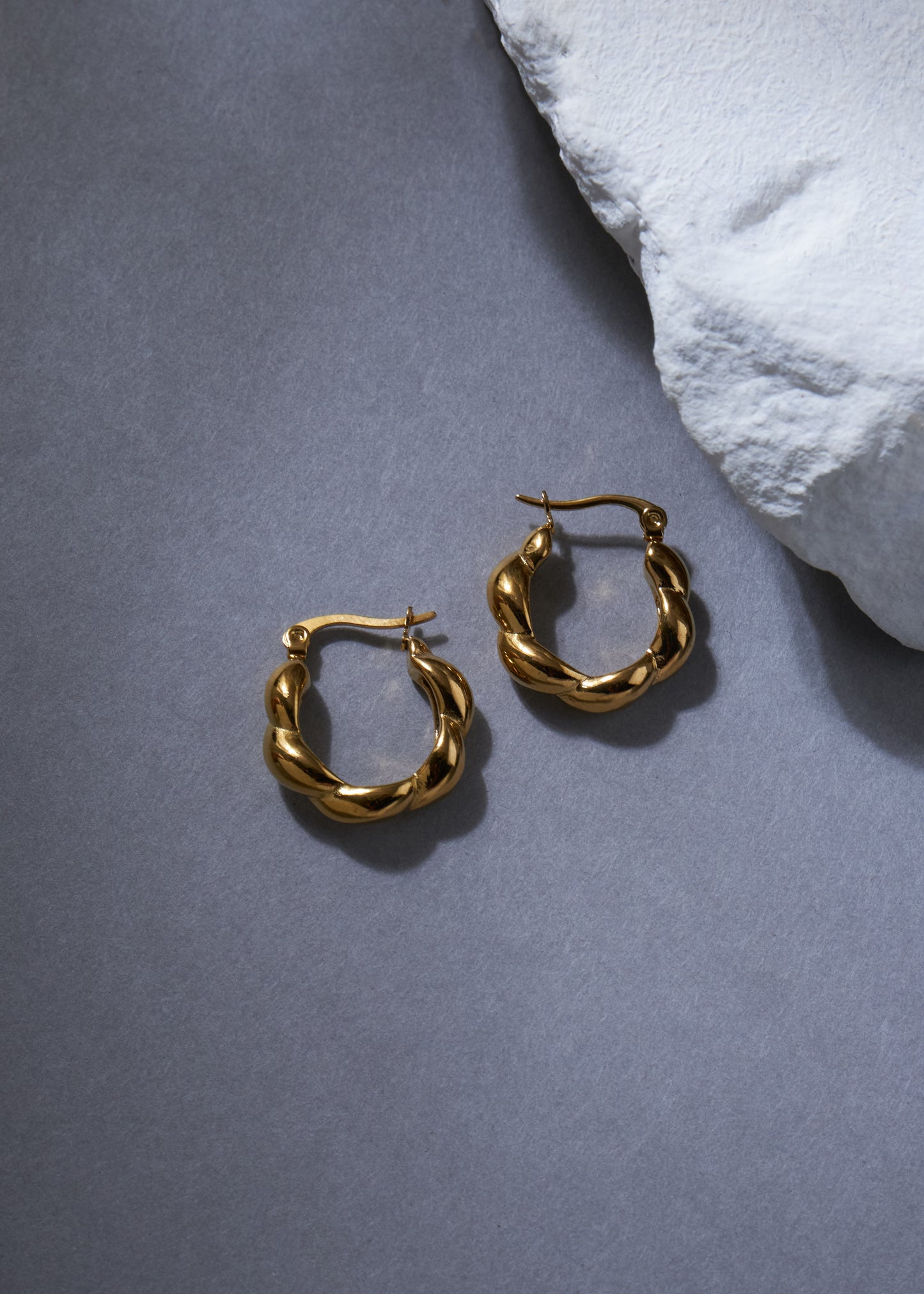 Elaine Twisted Hoop