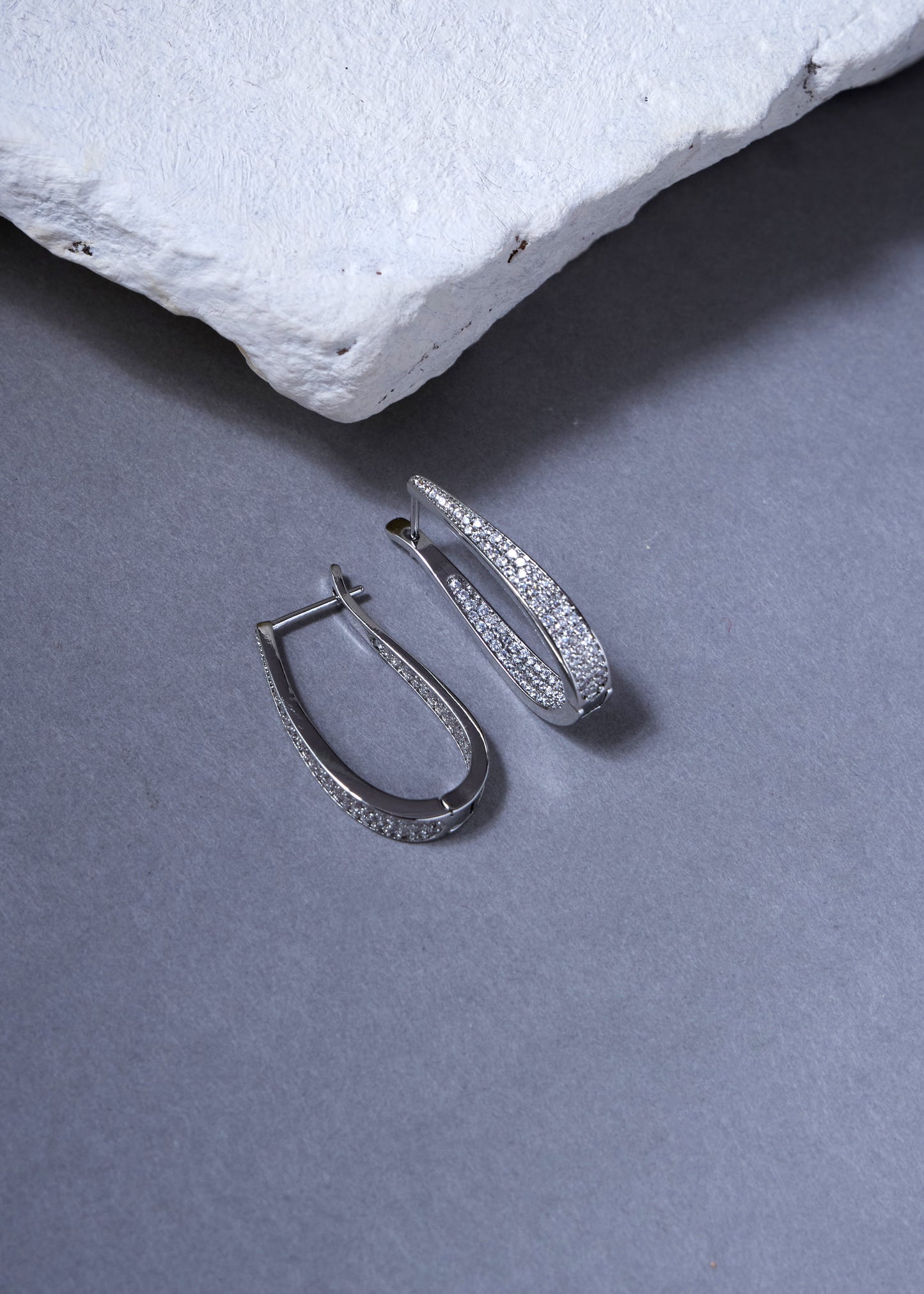 Zircona Elongated Hoop