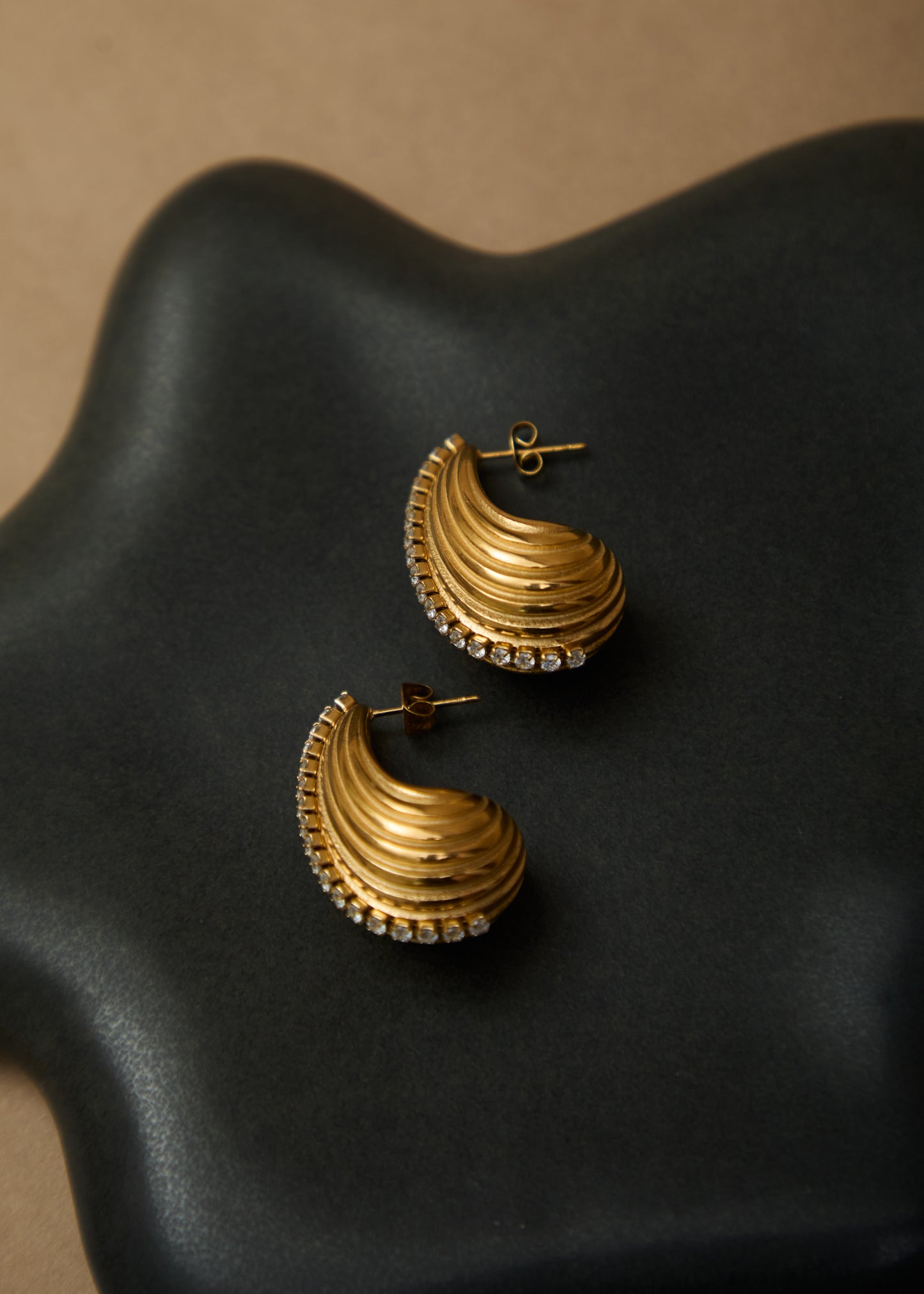 LINED TEARDROP EARRINGS