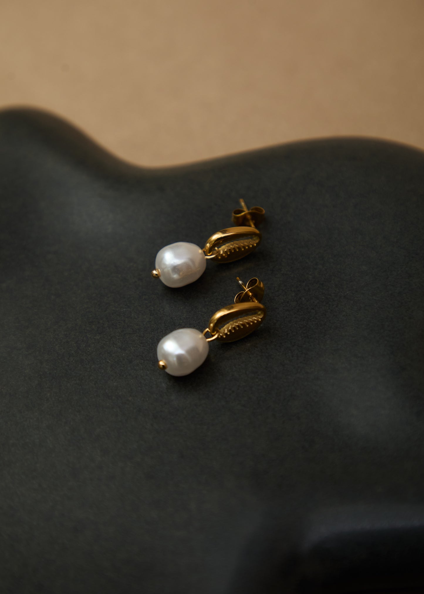 LINA PEARL DROP EARRINGS