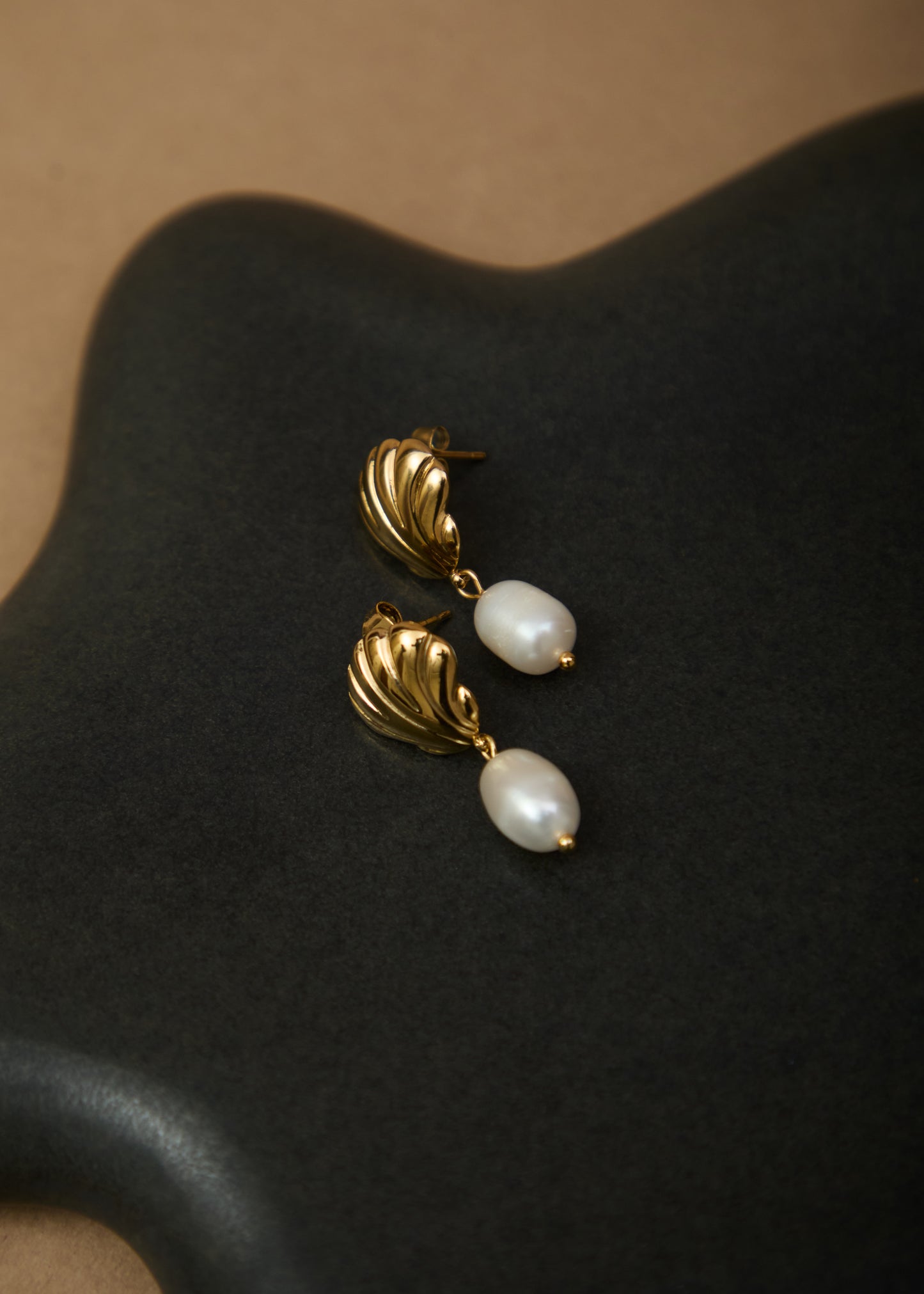 RINA SHELL EARRINGS