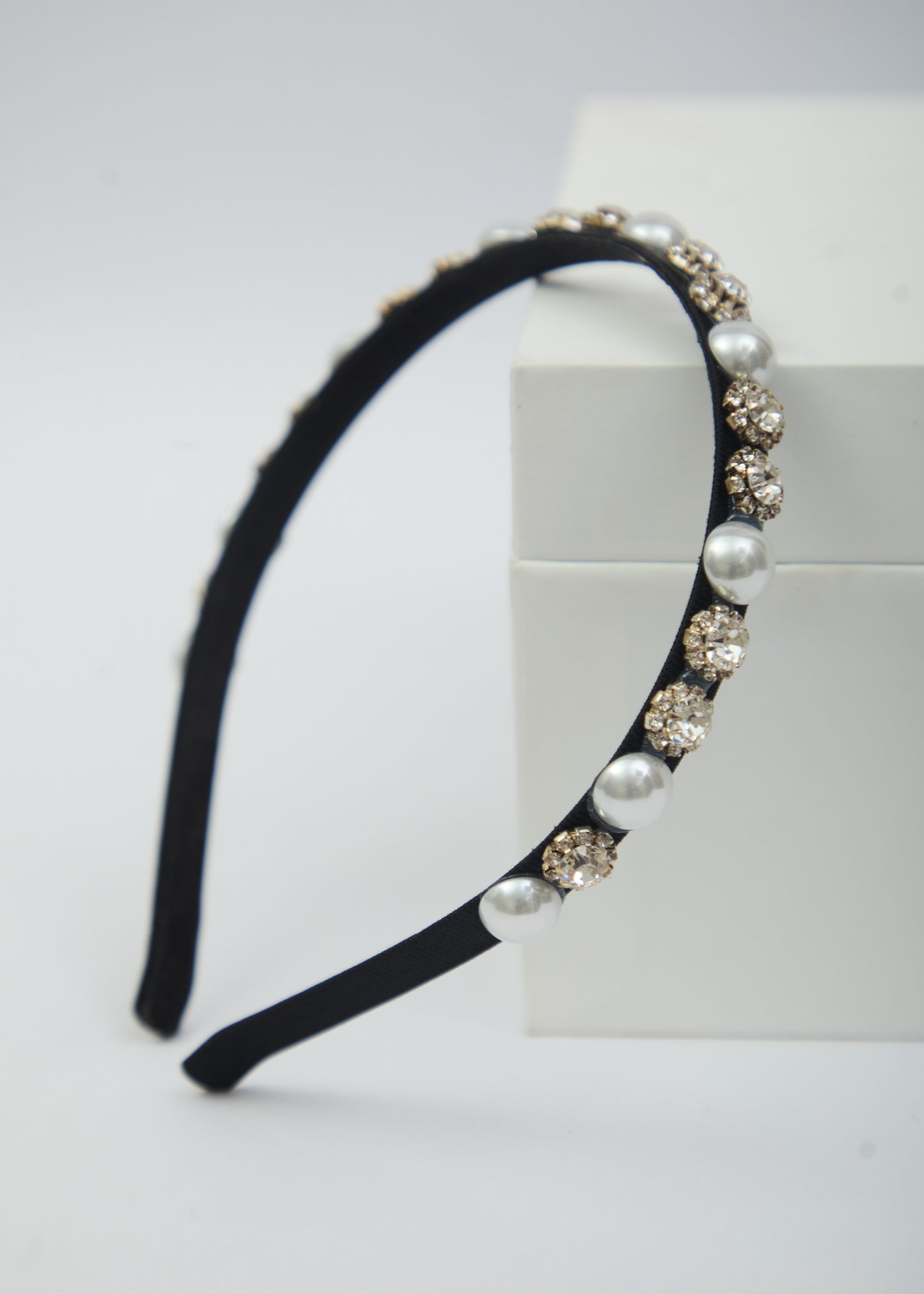 LUCIA PEARL HEADBAND