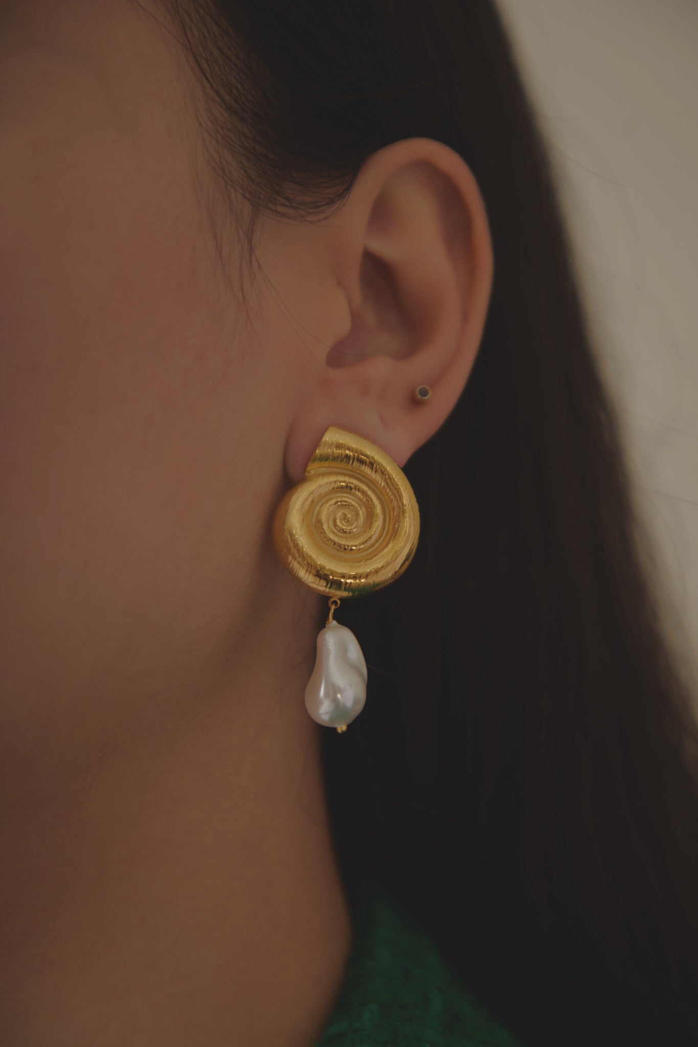 SHELLY PEARL EARRINGS