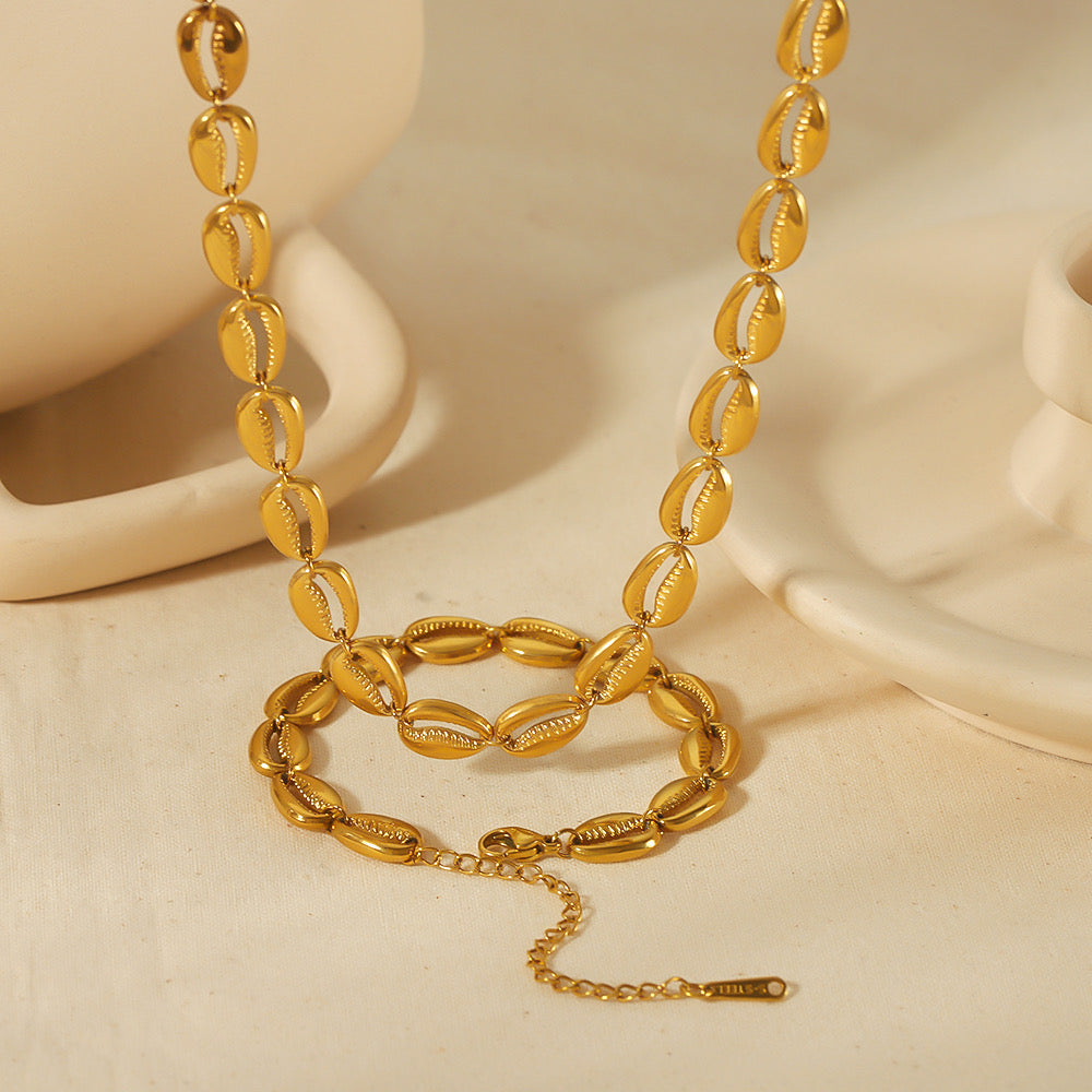 NOVA SHELL NECKLACE