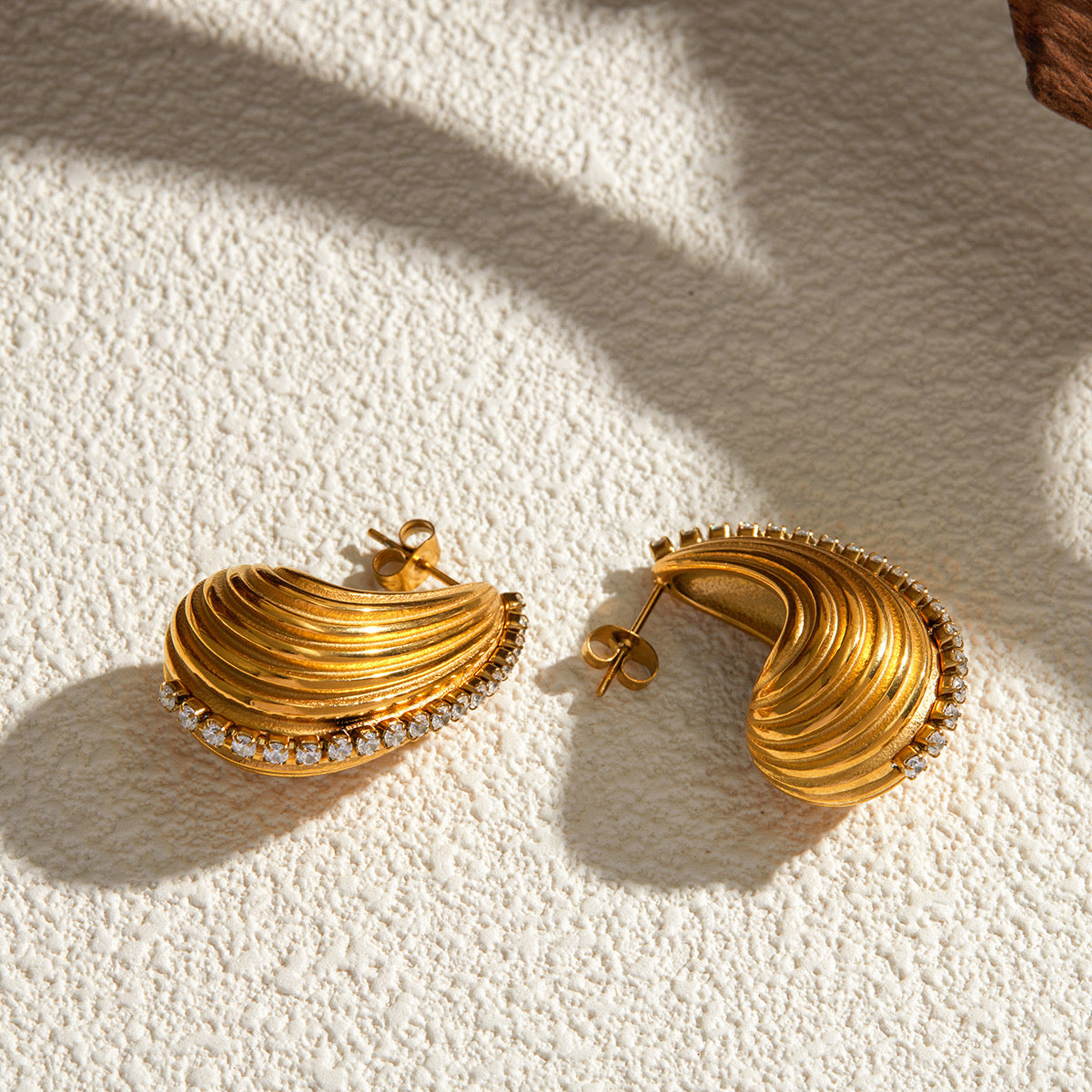LINED TEARDROP EARRINGS