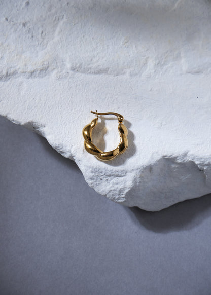 Elaine Twisted Hoop