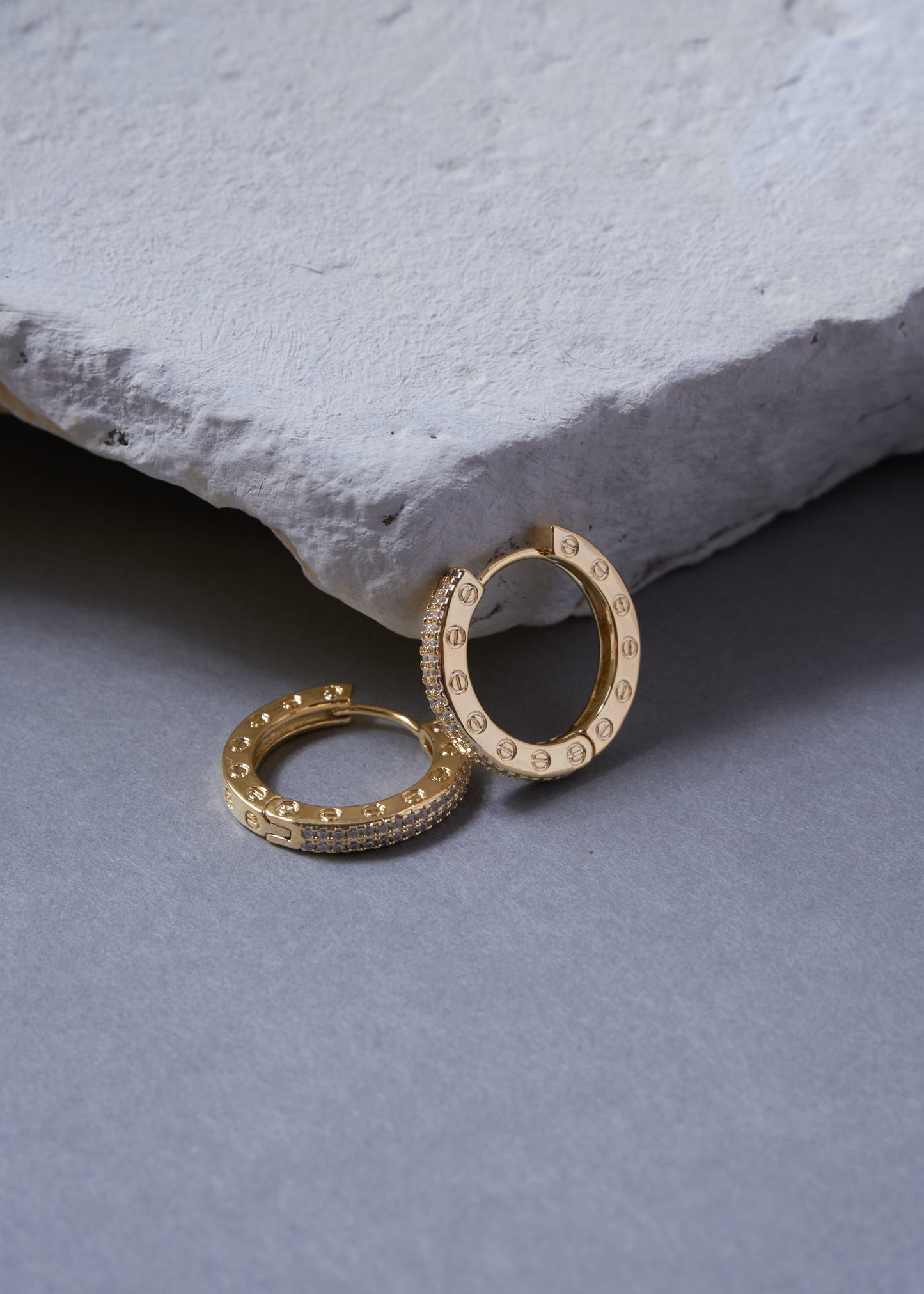 Zircona Round Hoop