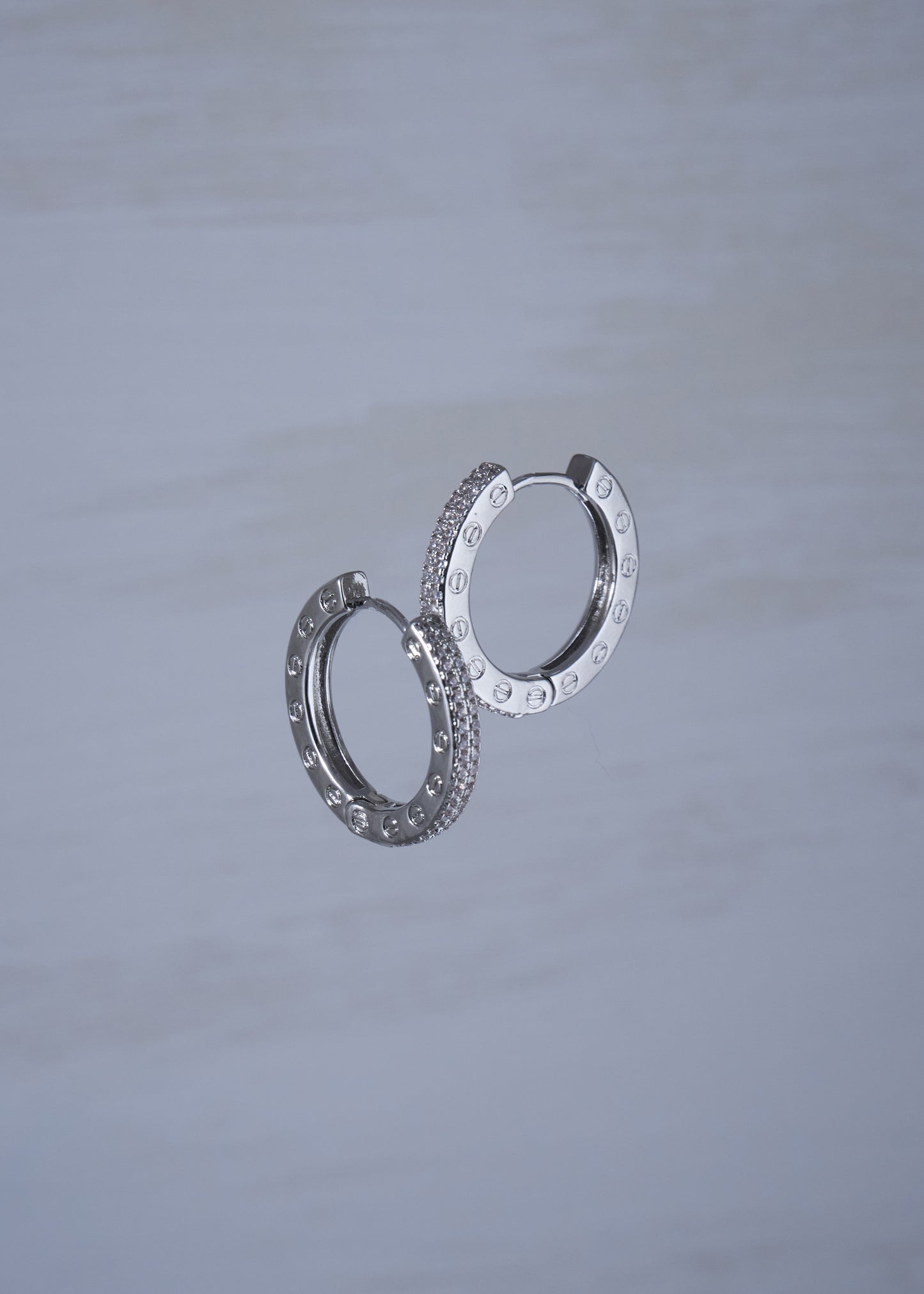Zircona Round Hoop