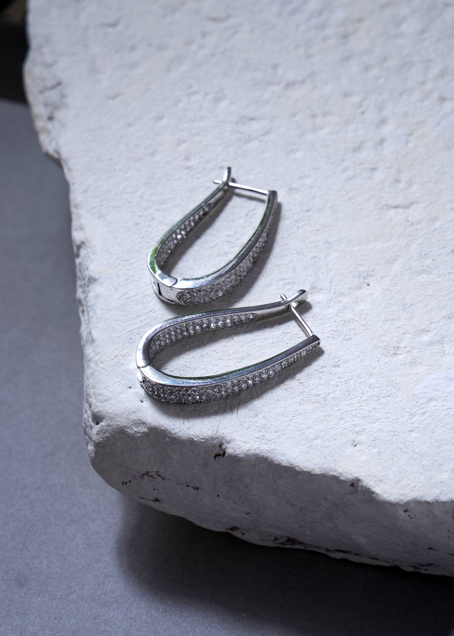 Zircona Elongated Hoop