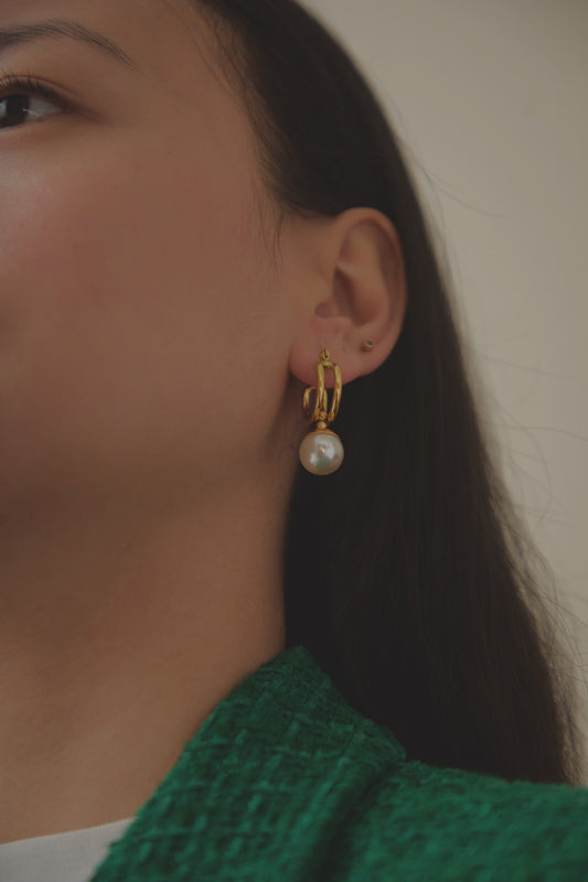 KELLY PEARL EARRINGS