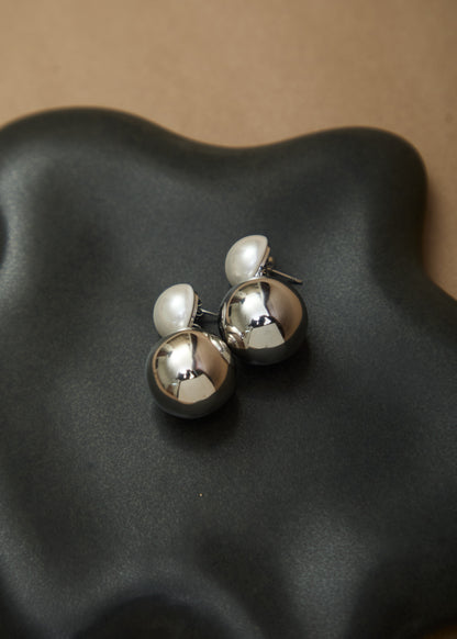 DAINA PEARL DOME EARRINGS